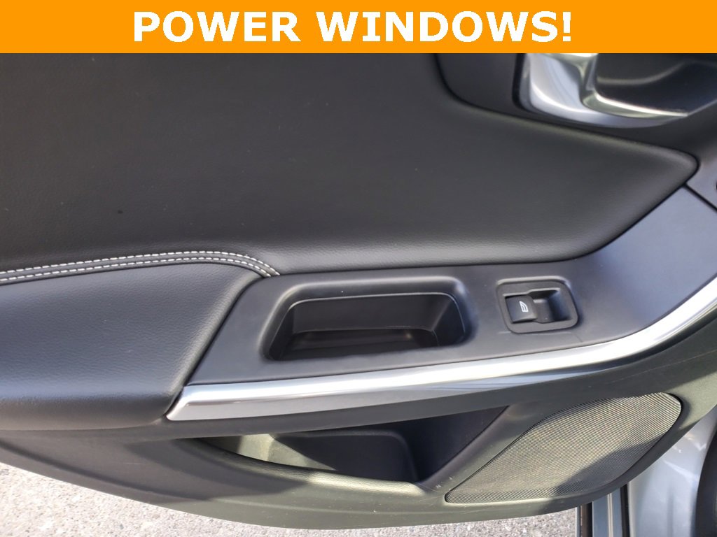 Used 2017 Volvo S60 T5 Dynamic image 12