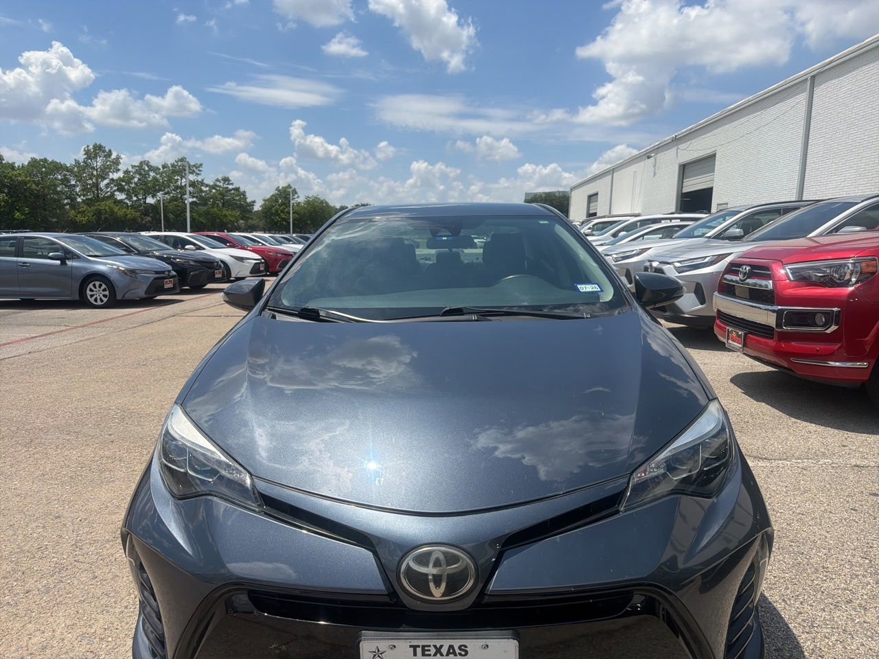 Used 2018 Toyota Corolla SE FWD image 2