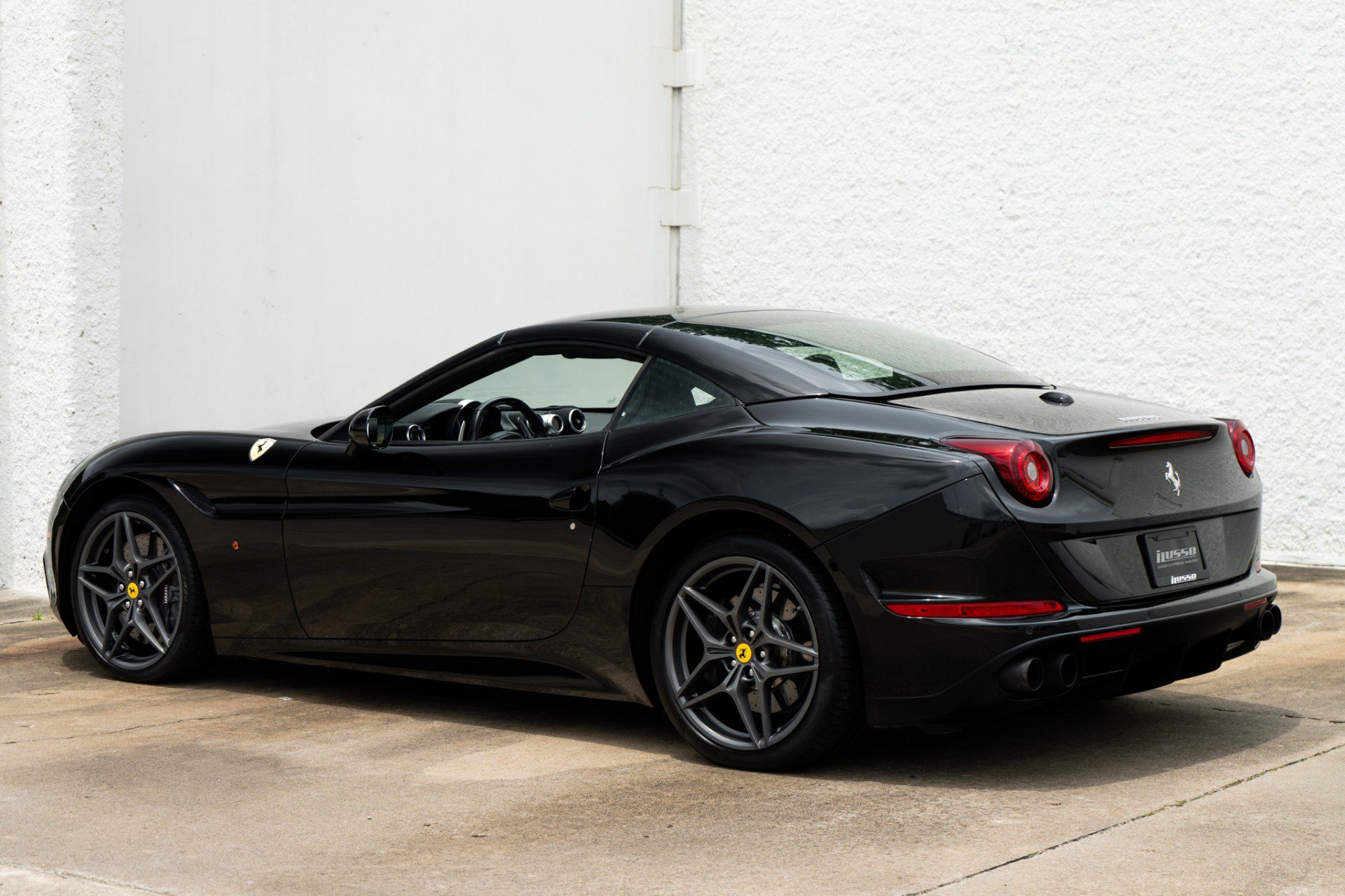 Used 2018 Ferrari California T RWD image 13