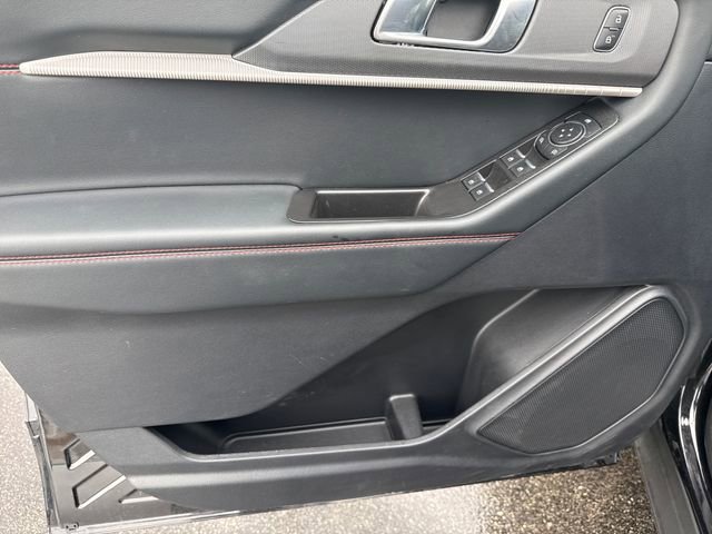 Used 2025 Ford Explorer ST-Line w/ ST-Line Street Pack AWD/4WD image 9