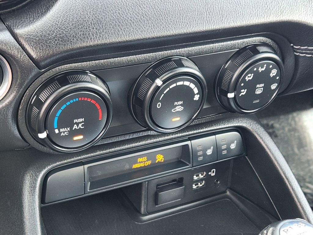 Used 2023 MAZDA MX-5 Miata Club image 10