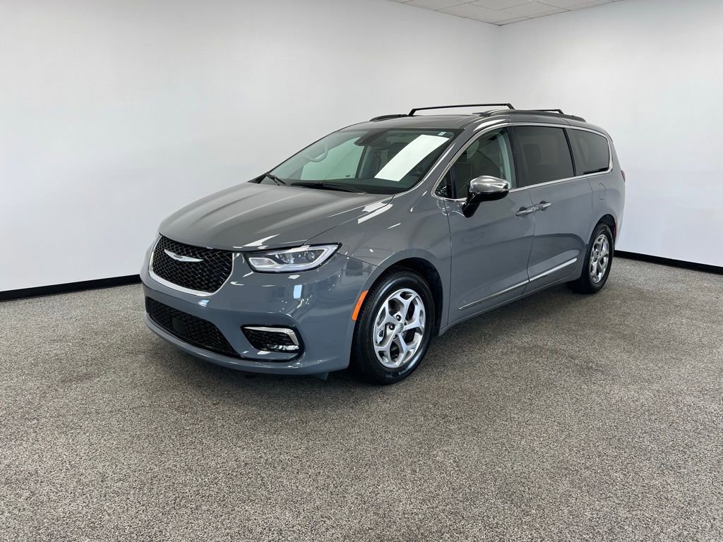 Used 2023 Chrysler Pacifica Limited image 18
