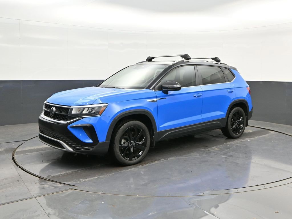 Used 2024 Volkswagen Taos SE w/ Panoramic Sunroof Package