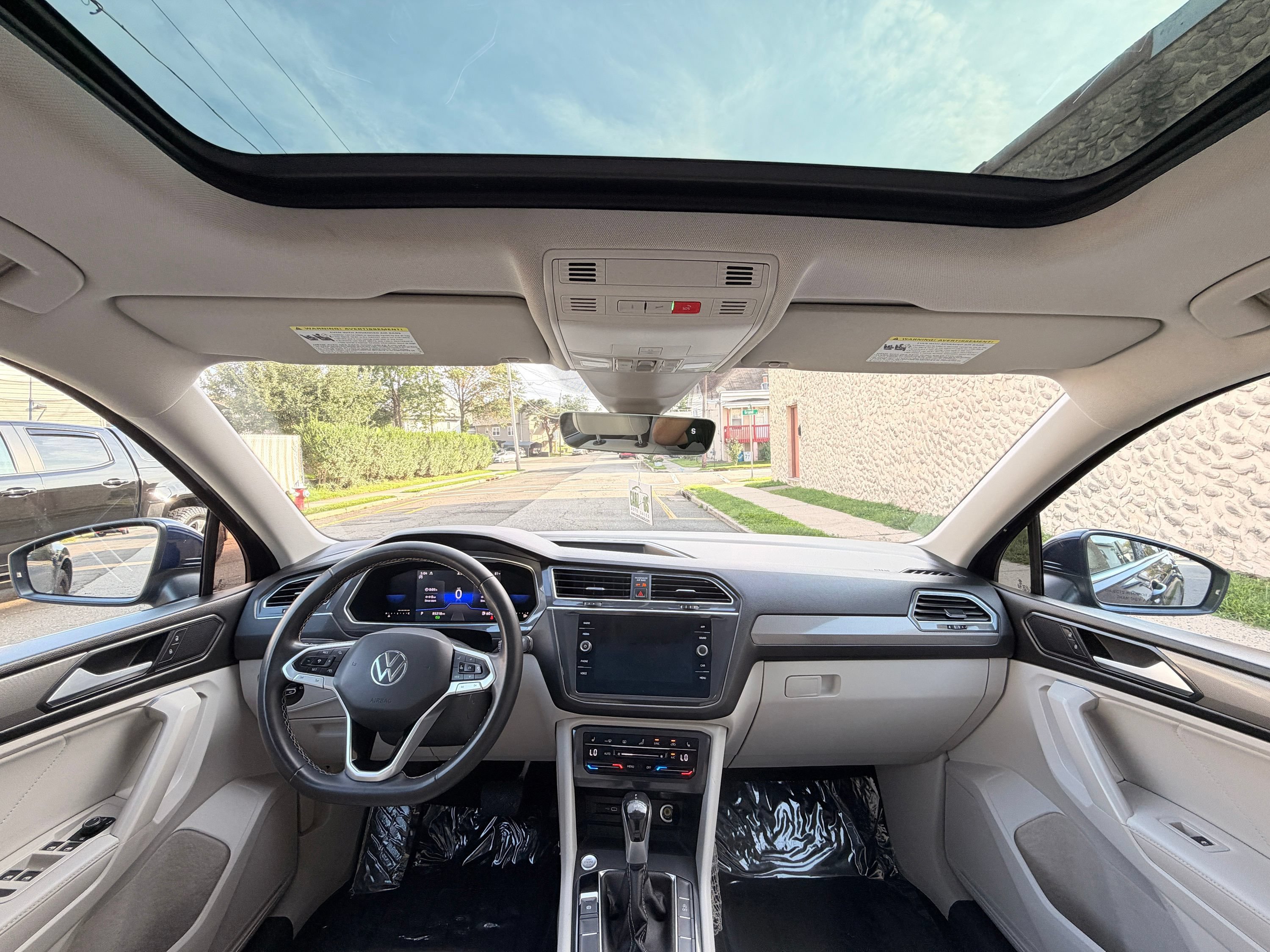 Used 2022 Volkswagen Tiguan SE AWD/4WD image 25