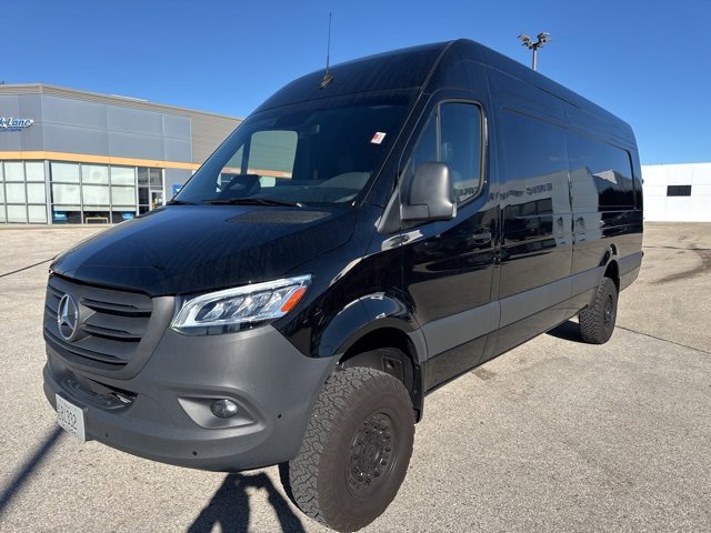Used 2025 Mercedes-Benz Sprinter 2500 image 2