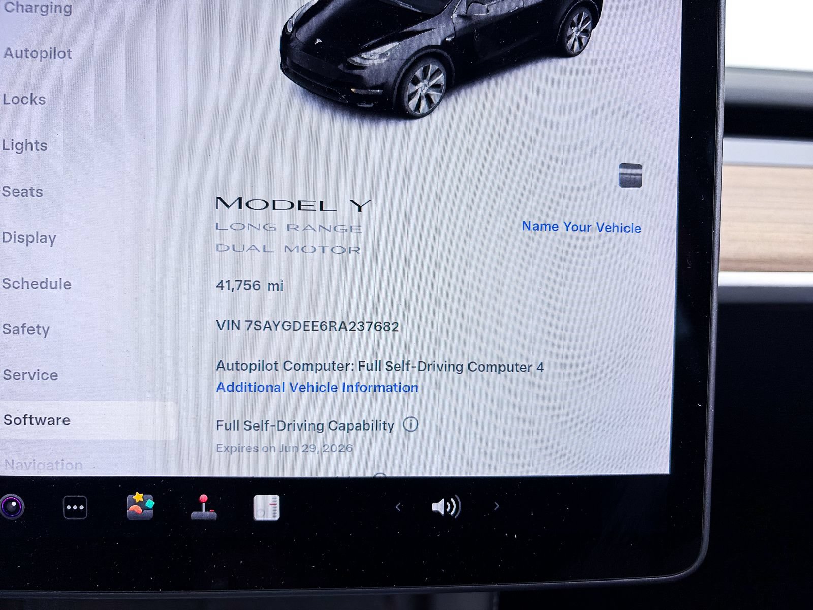 Used 2024 Tesla Model Y Long Range AWD/4WD image 24