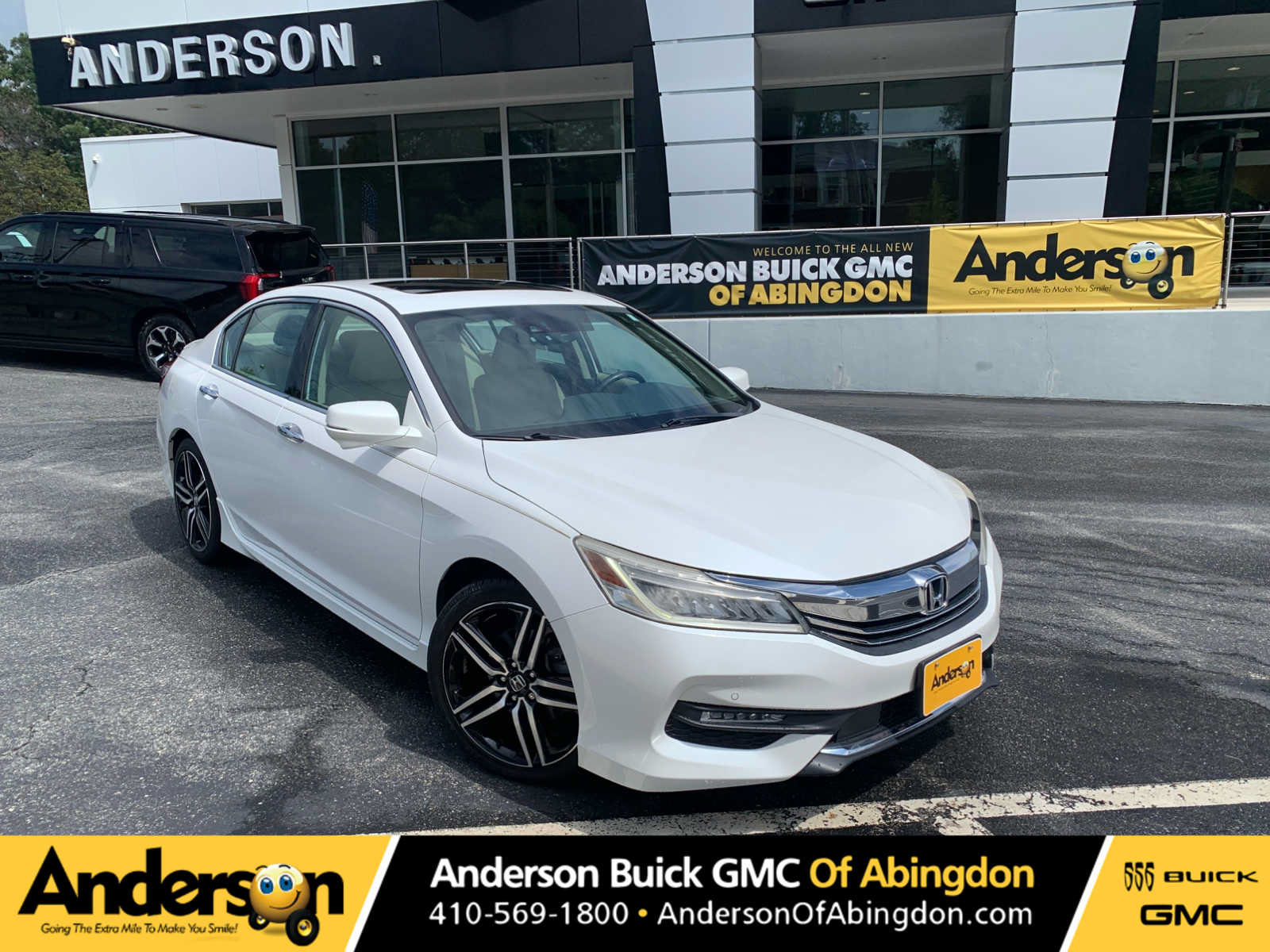 Used 2017 Honda Accord Touring image 1