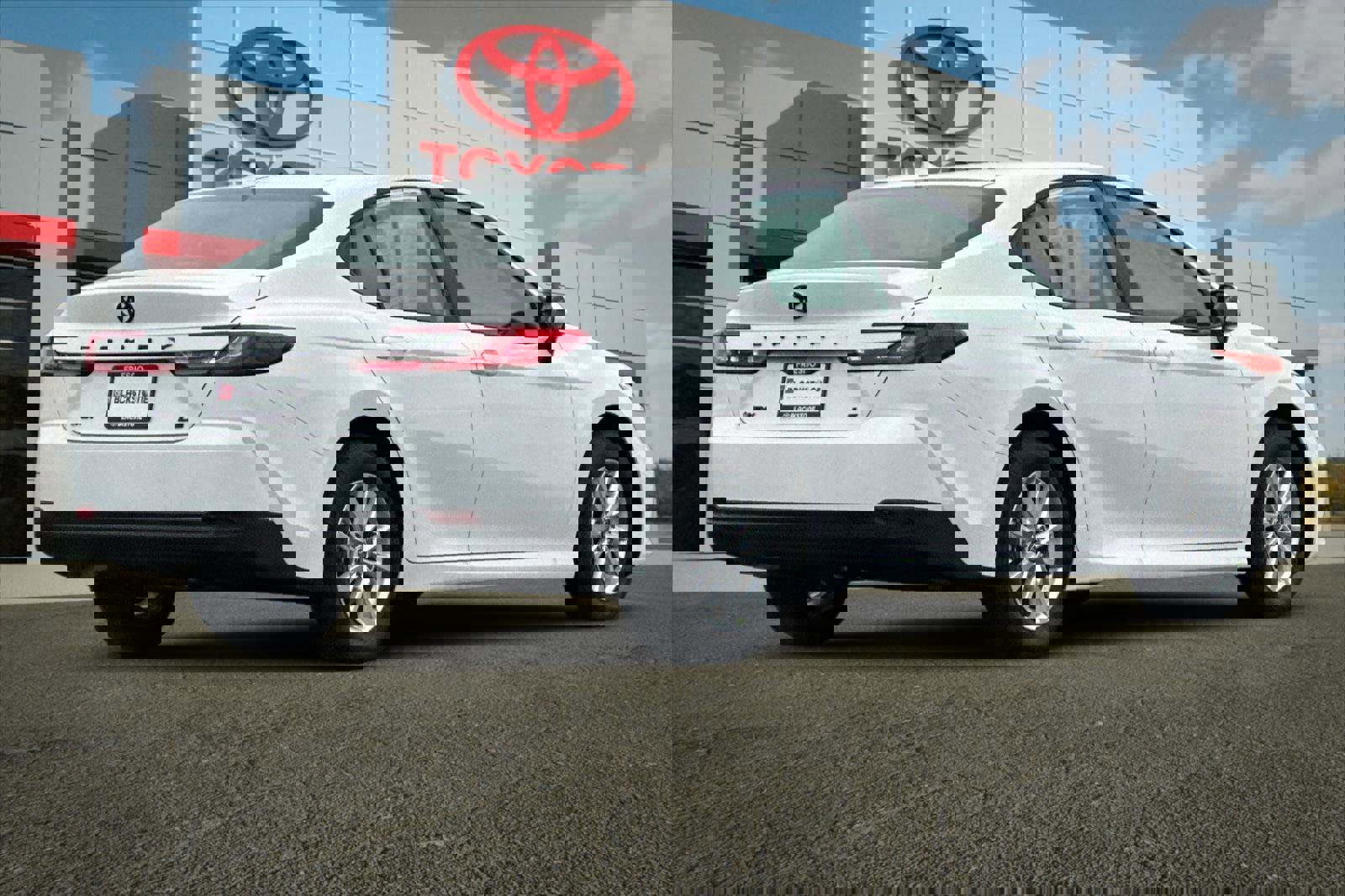 Used 2026 Toyota Camry LE image 3