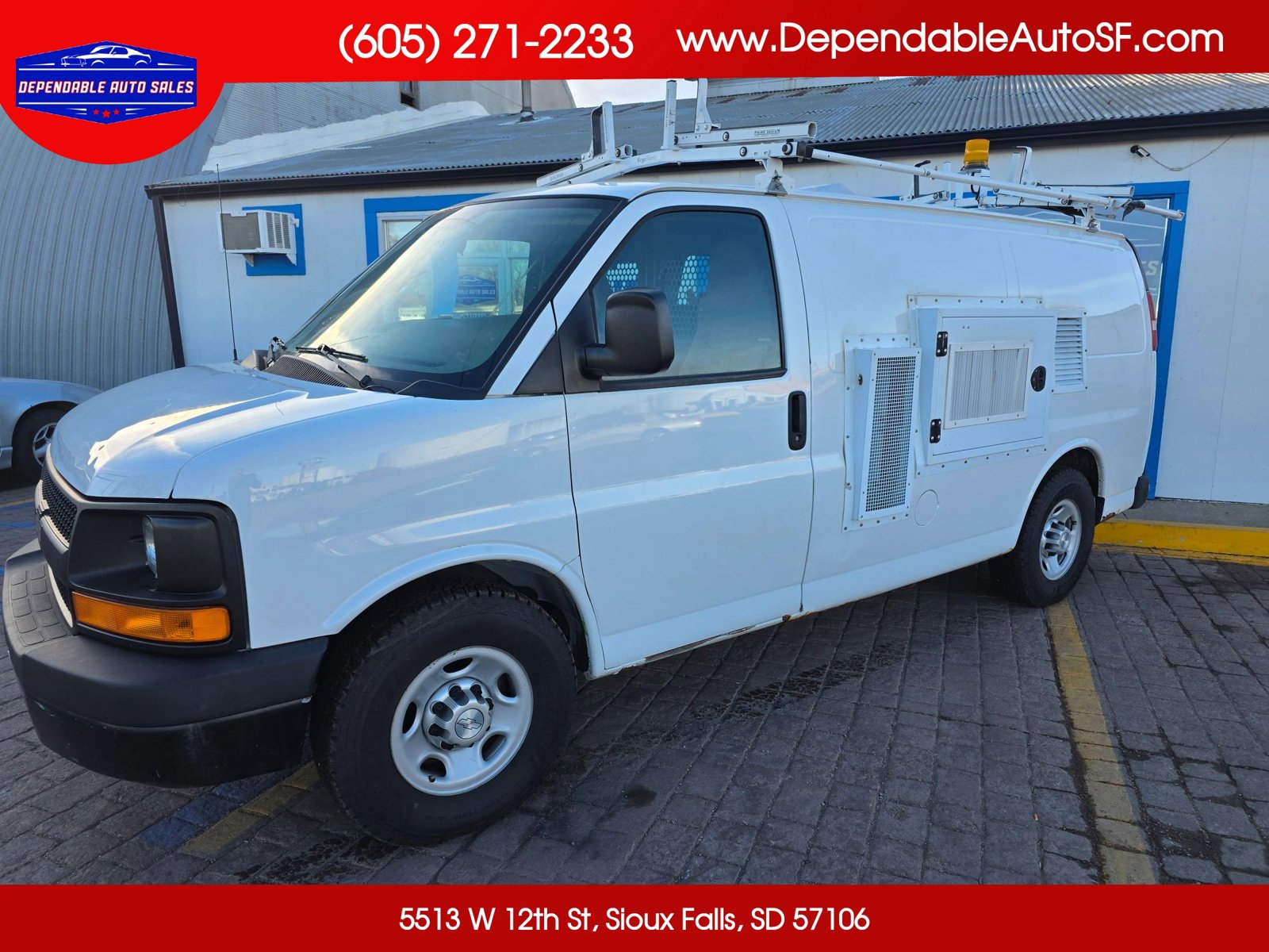 Used 2014 Chevrolet Express 2500 RWD image 1