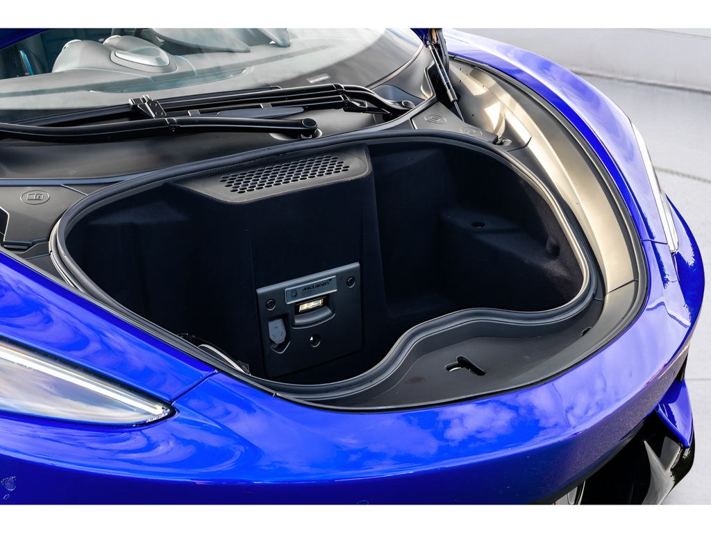New 2025 McLaren GTS RWD image 19