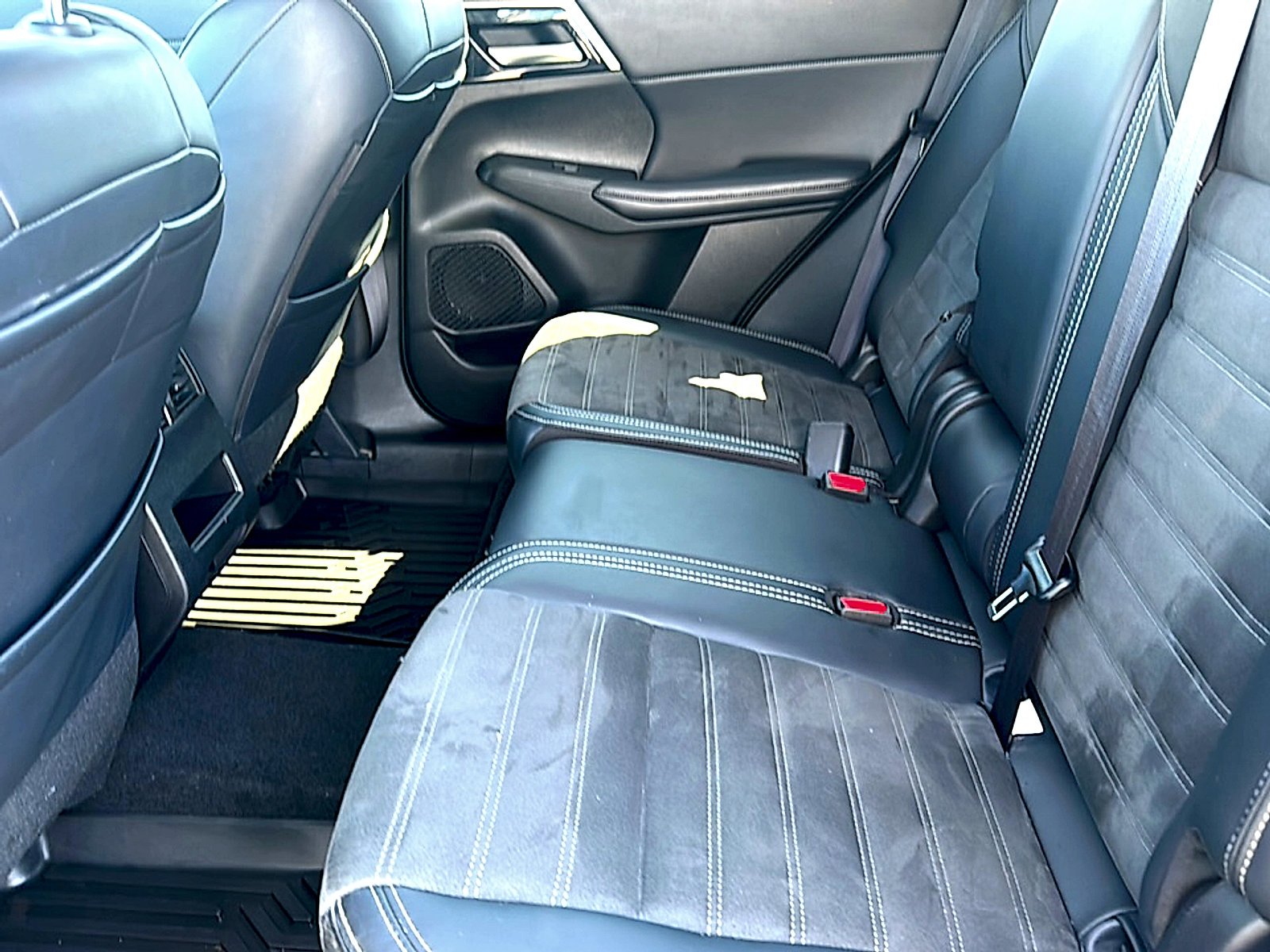 Used 2024 Mitsubishi Outlander SE image 18