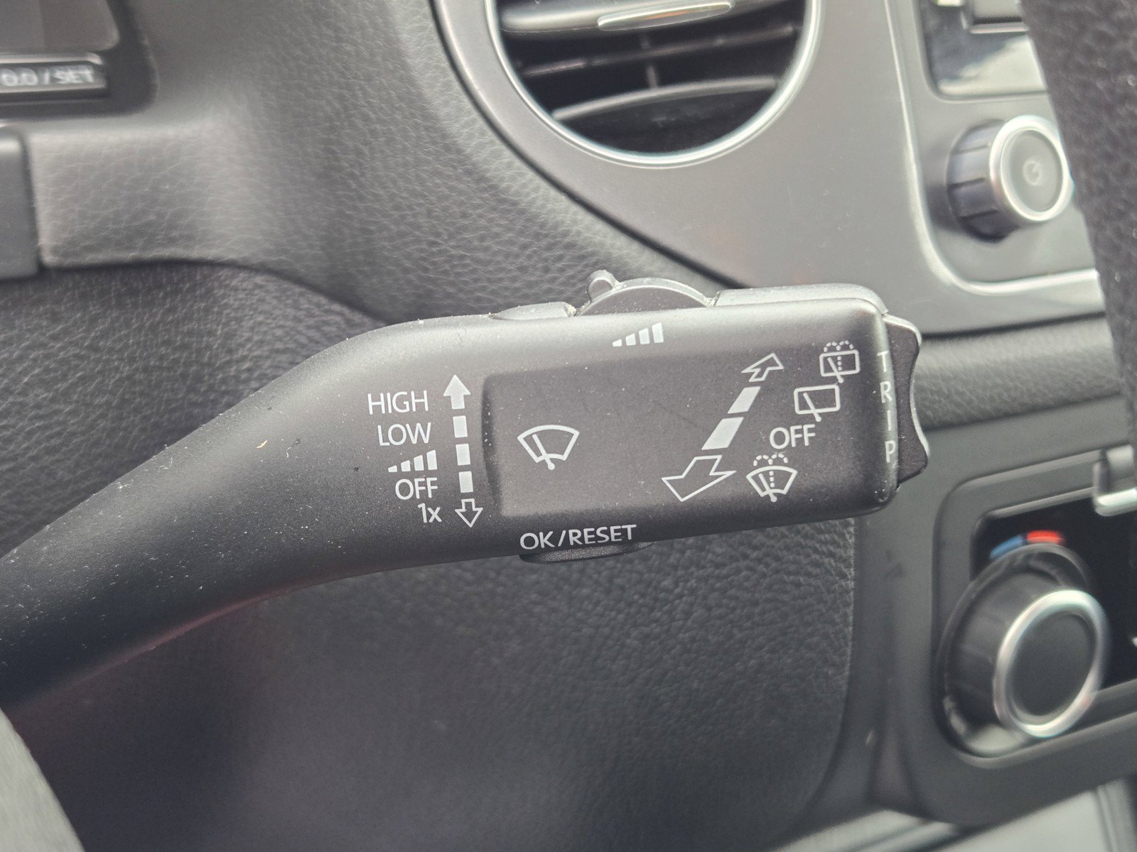 Used 2012 Volkswagen Tiguan LE FWD image 23