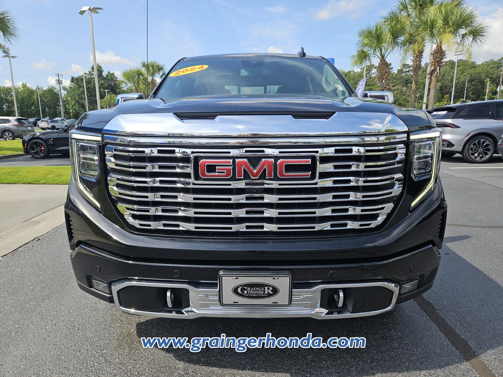 Used 2024 GMC Sierra 1500 Denali AWD/4WD image 8