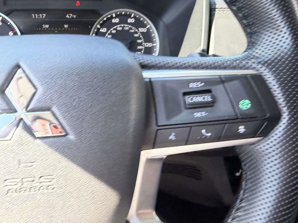Used 2024 Mitsubishi Outlander SE image 28
