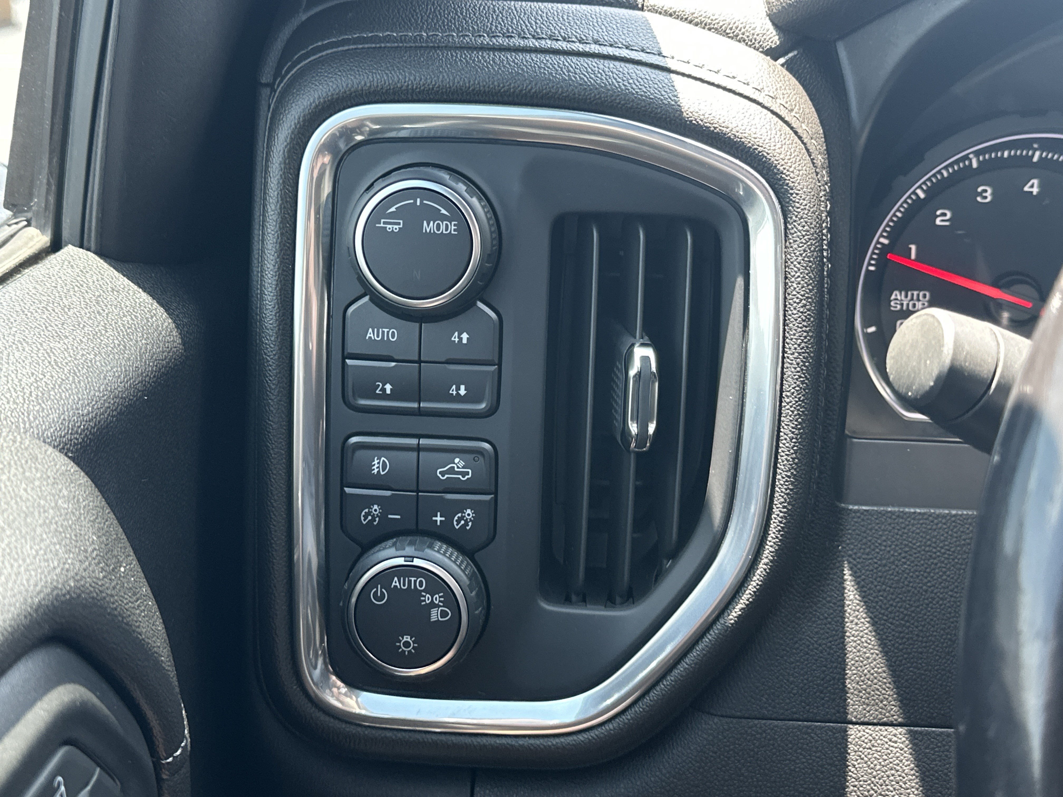 Used 2020 Chevrolet Silverado 1500 LT Trail Boss AWD/4WD image 28