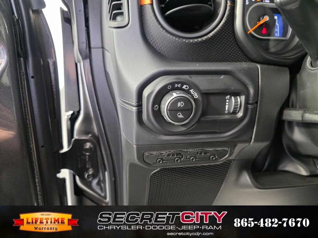 New 2025 Jeep Gladiator Mojave image 14