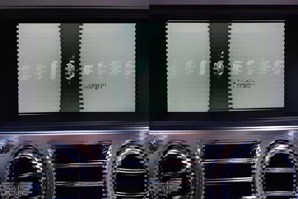 Used 2017 Rolls-Royce Dawn Convertible image 25