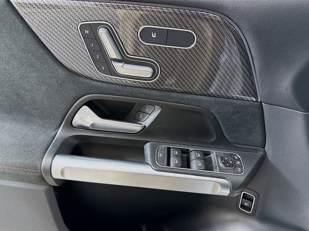Used 2024 Mercedes-Benz GLB 35 AMG 4MATIC image 18