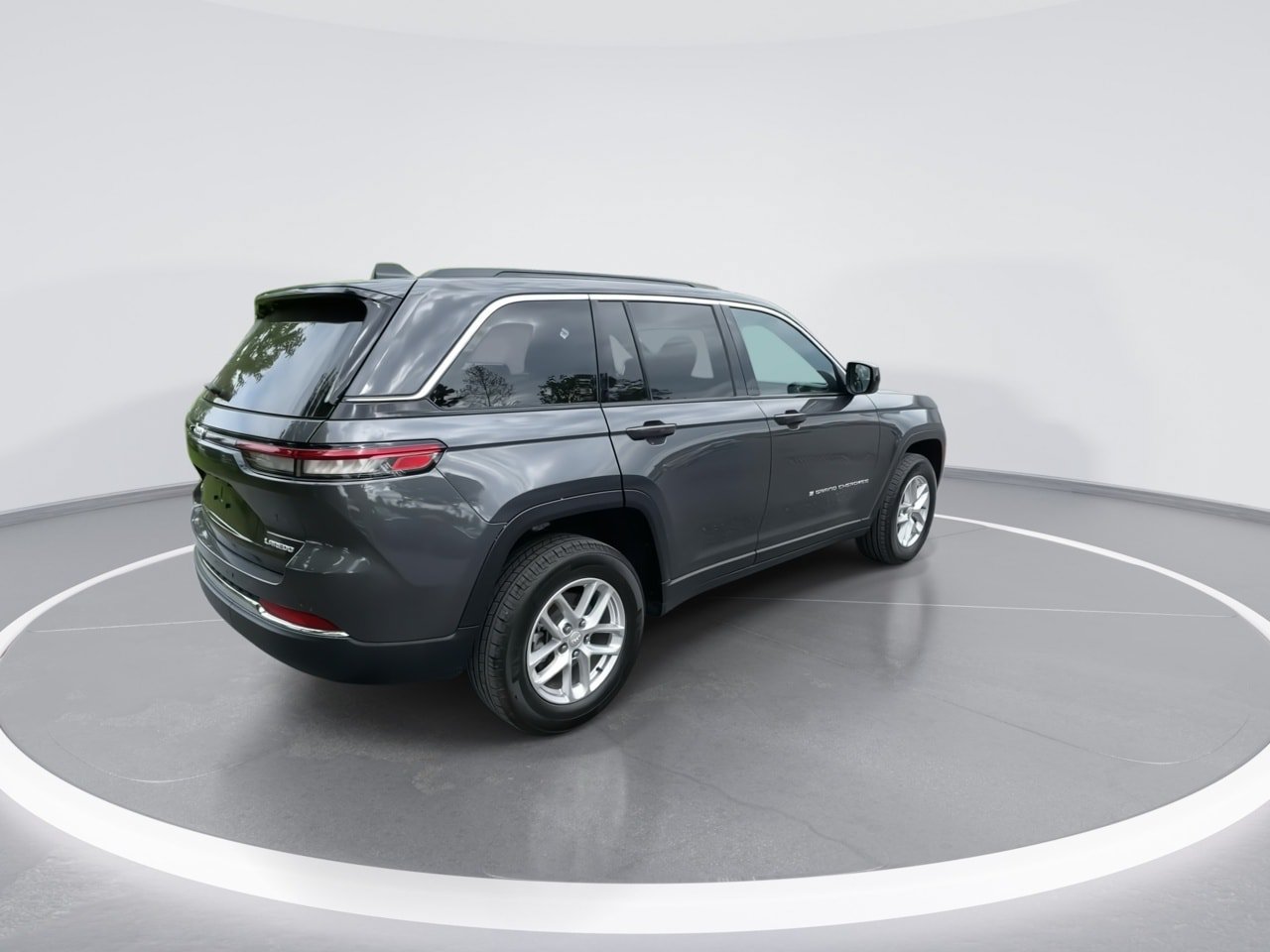 Used 2025 Jeep Grand Cherokee Laredo X AWD/4WD image 19