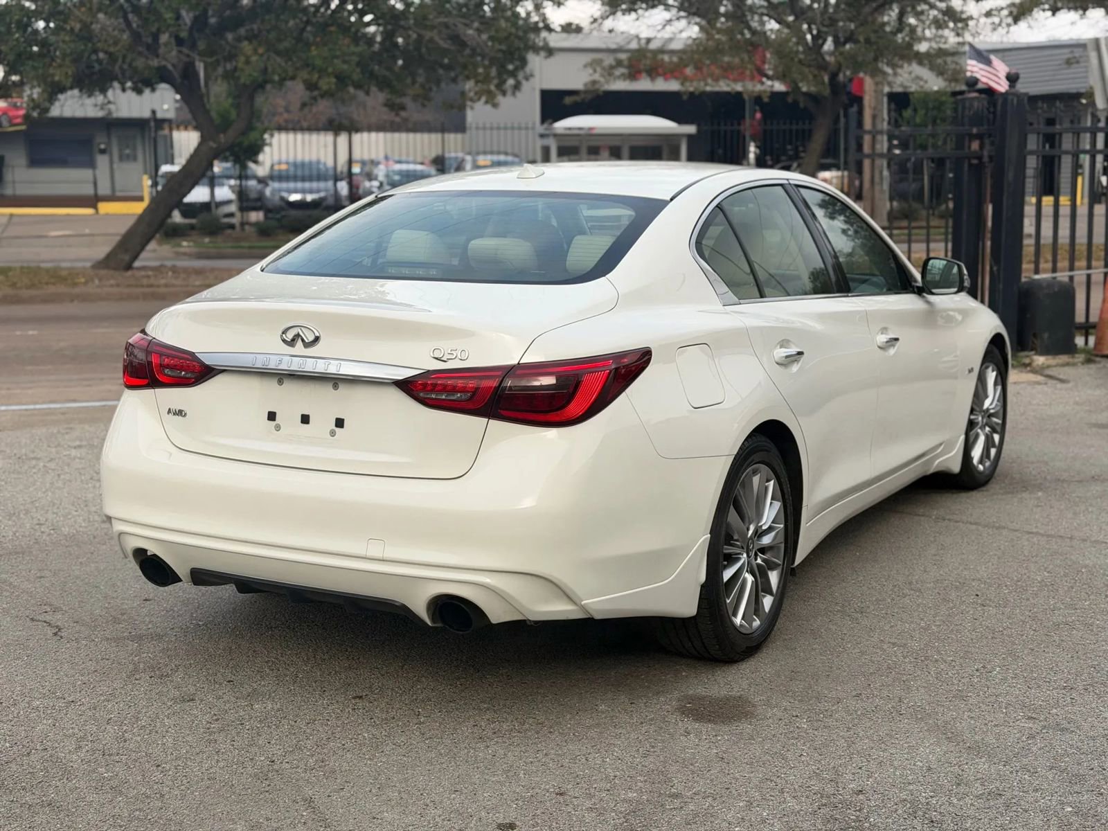 Used 2018 INFINITI Q50 Luxe w/ Essential Package (3.0T Luxe) image 4