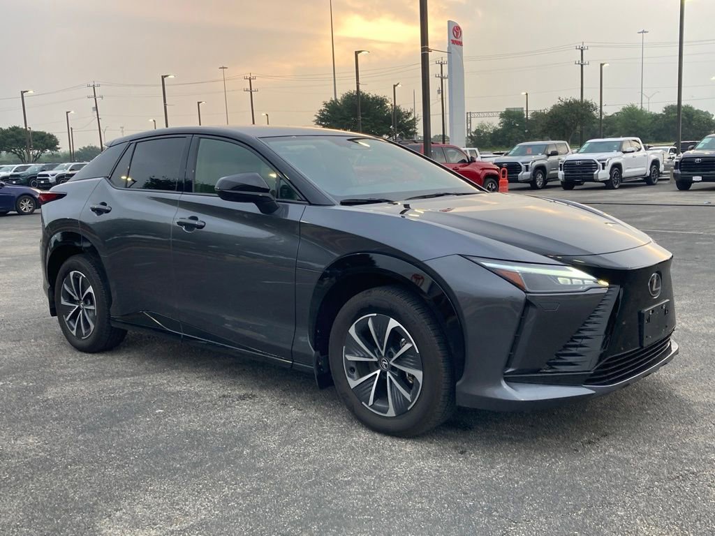 Used 2025 Lexus RZ 300e w/ Accessory Package (2T) FWD image 3