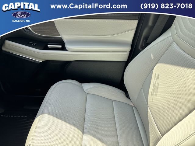 Certified 2025 Ford Expedition Max Platinum w/ Platinum Ultimate Package AWD/4WD image 29