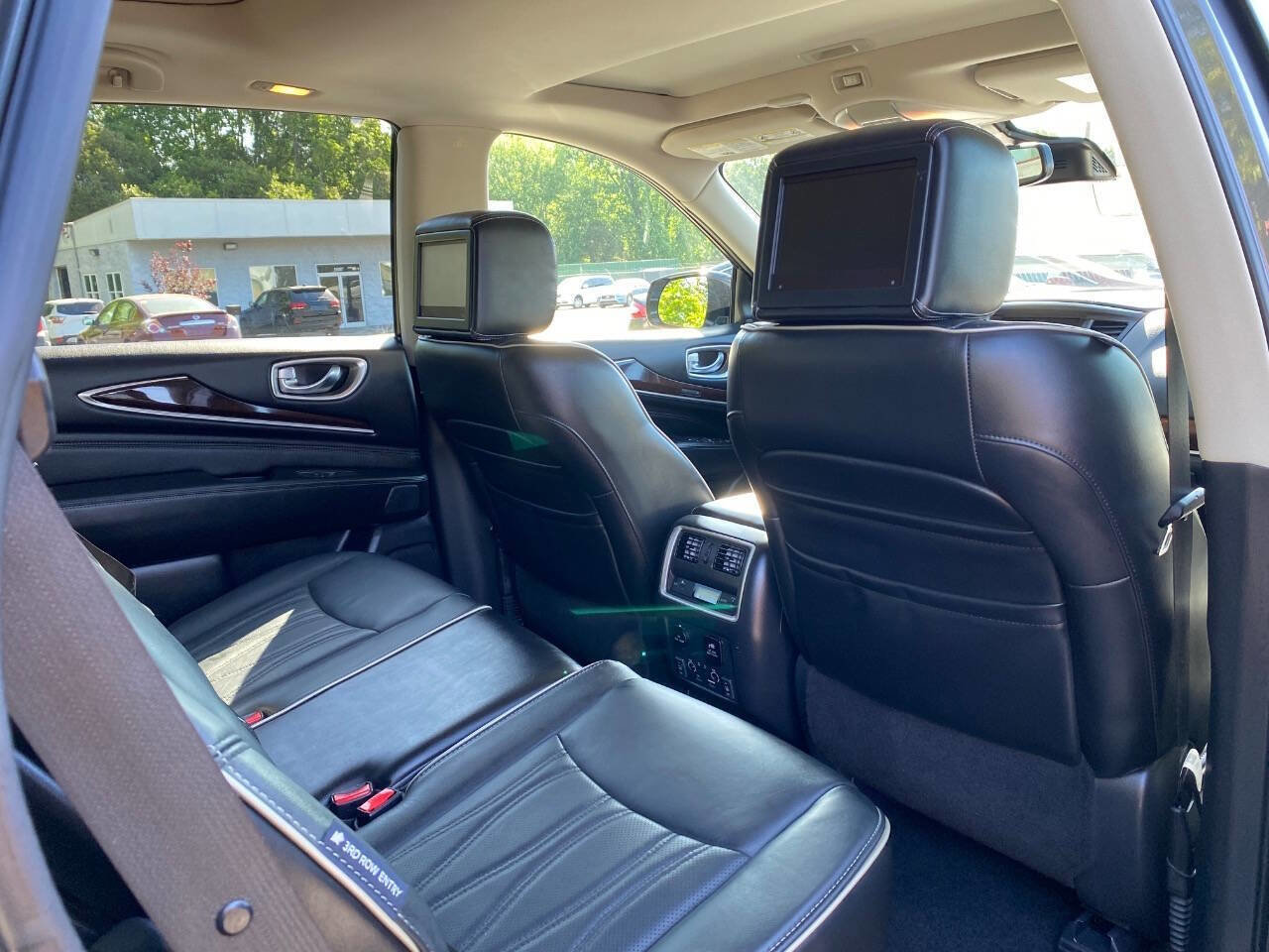 Used 2018 INFINITI QX60 Luxe w/ Deluxe Technology Package AWD/4WD image 13