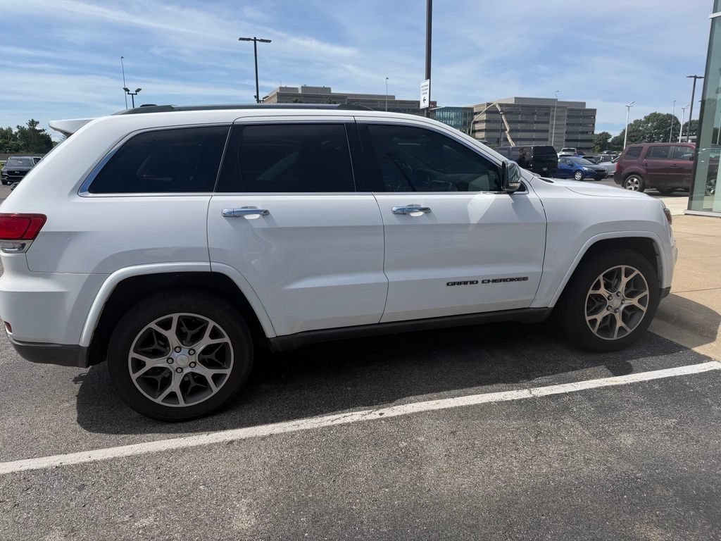 Used 2018 Jeep Grand Cherokee Limited w/ Luxury Group II AWD/4WD image 3