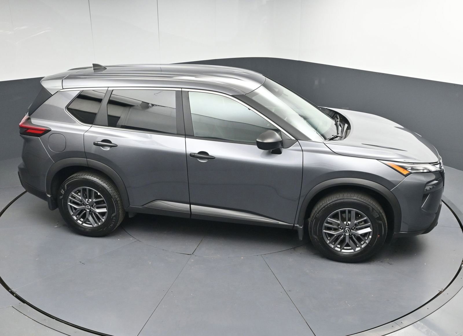Used 2025 Nissan Rogue S image 30