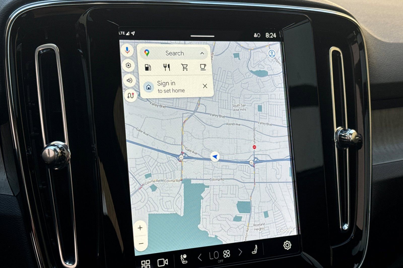 Used 2024 Volvo XC40 B5 Plus w/ Climate Package image 21