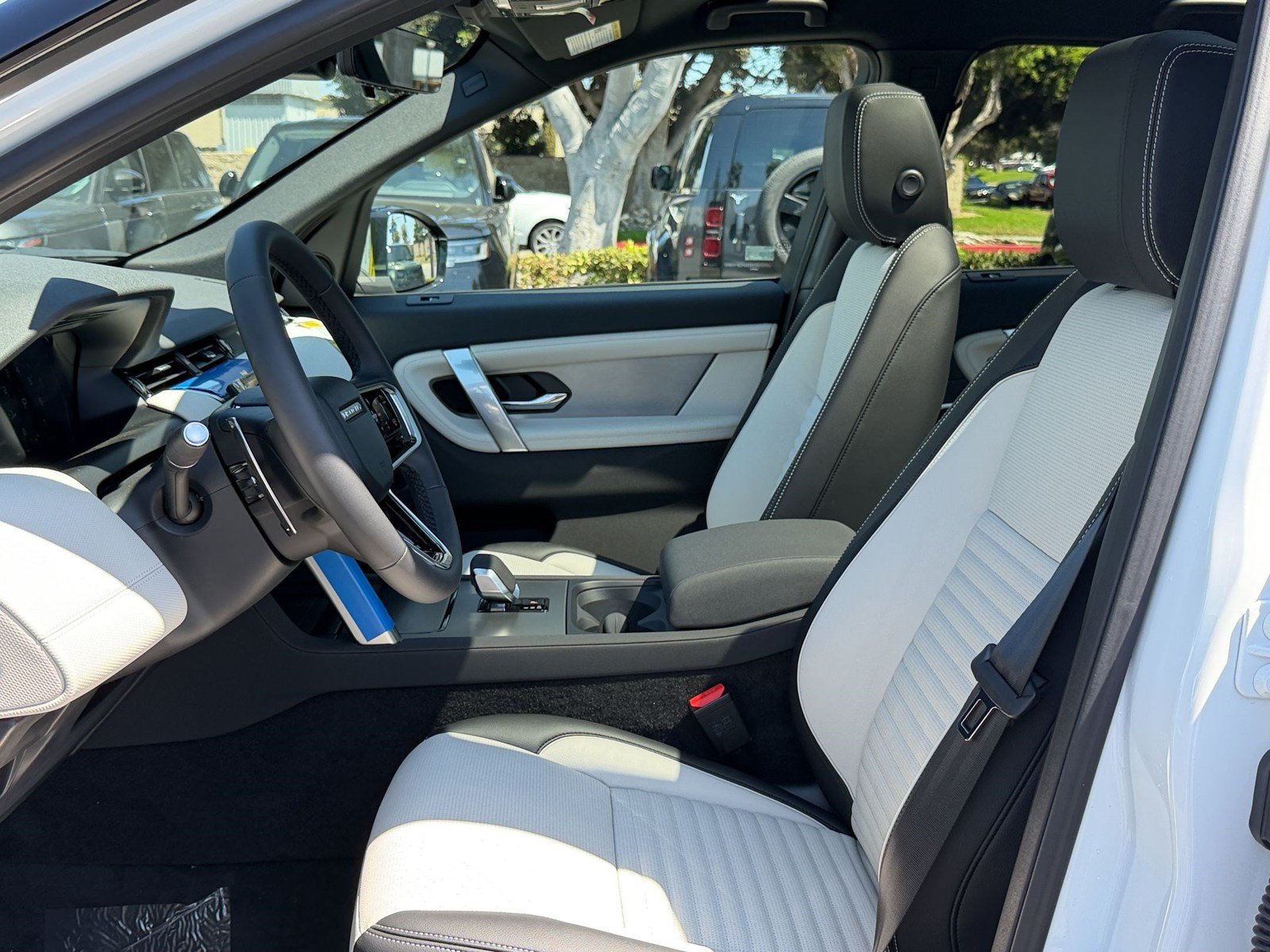New 2026 Land Rover Discovery Sport Landmark AWD/4WD image 28