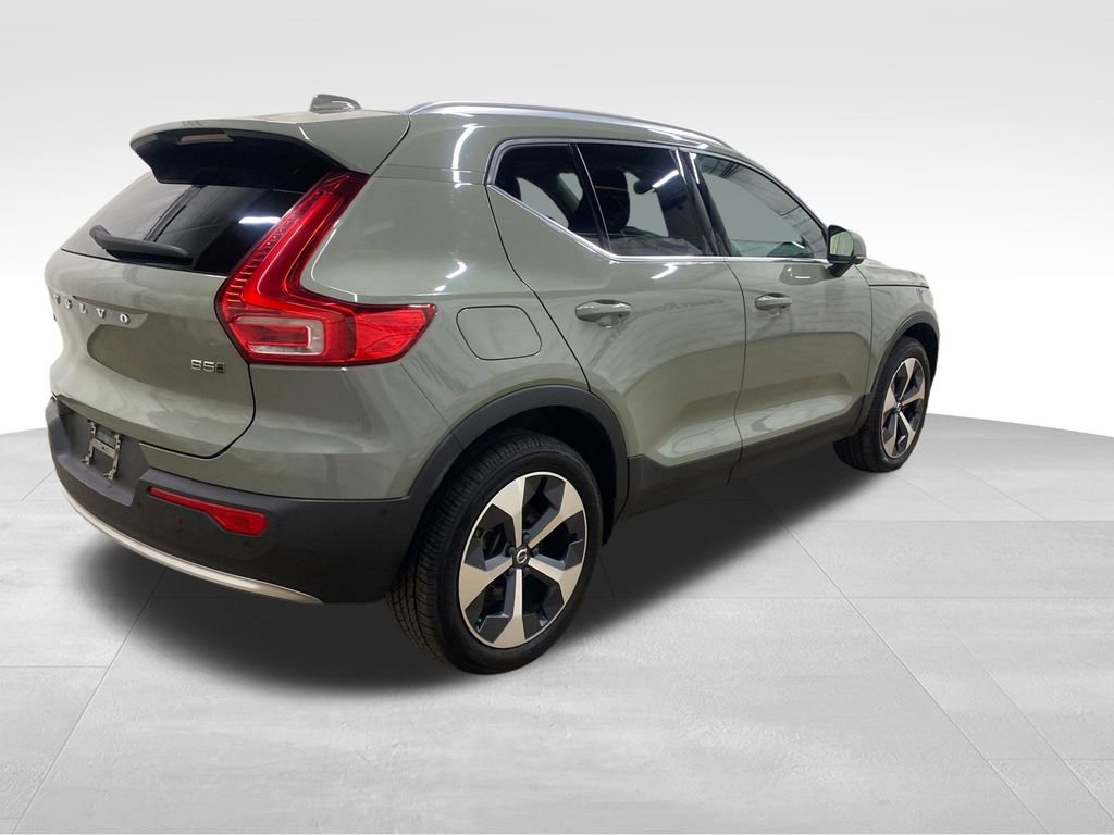 Used 2023 Volvo XC40 B5 Plus w/ Driver Assist Package AWD/4WD image 7