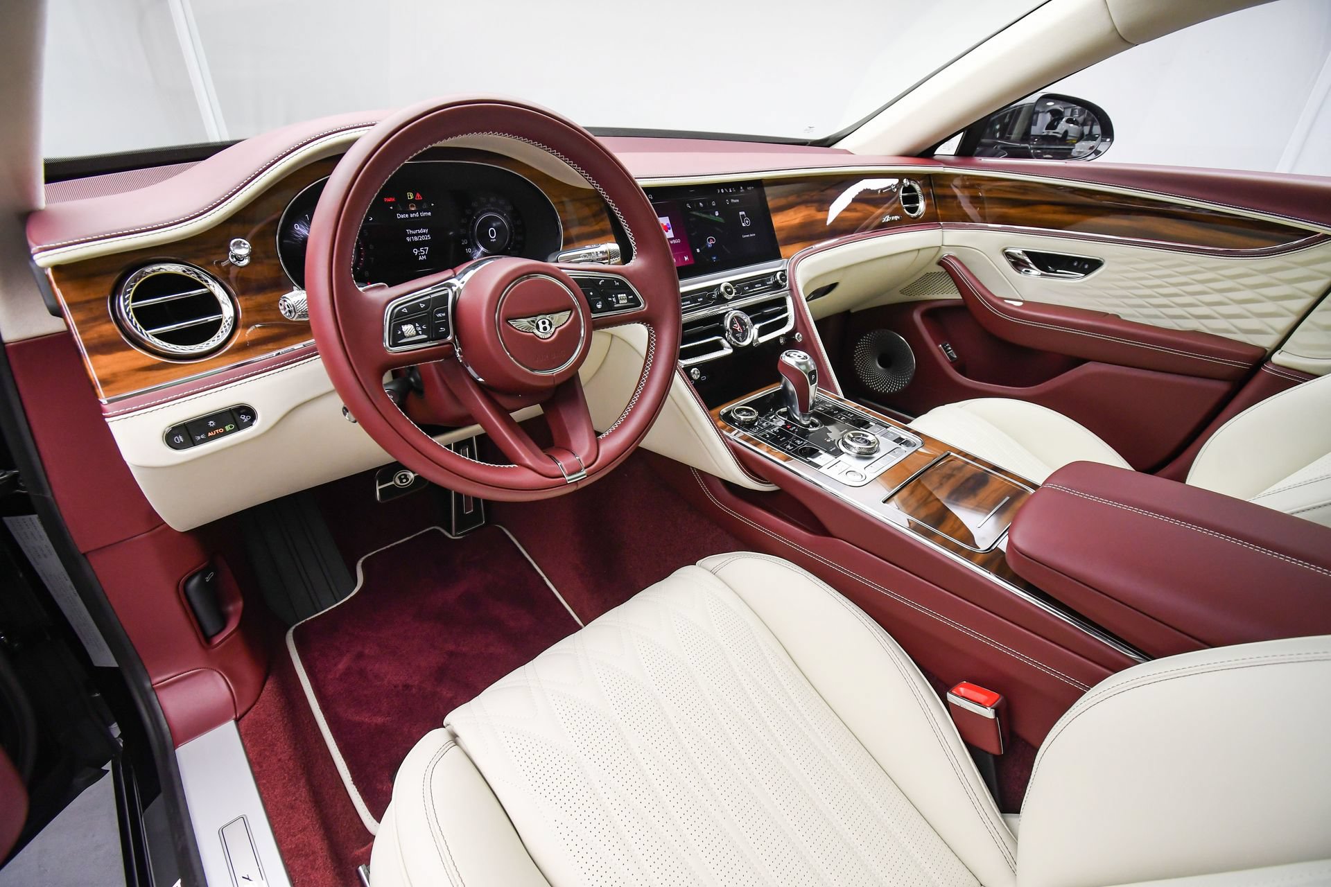 New 2026 Bentley Flying Spur Plug-In Hybrid AWD/4WD image 2