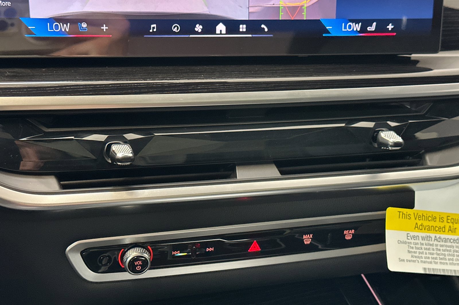 New 2026 BMW X7 M60i image 17