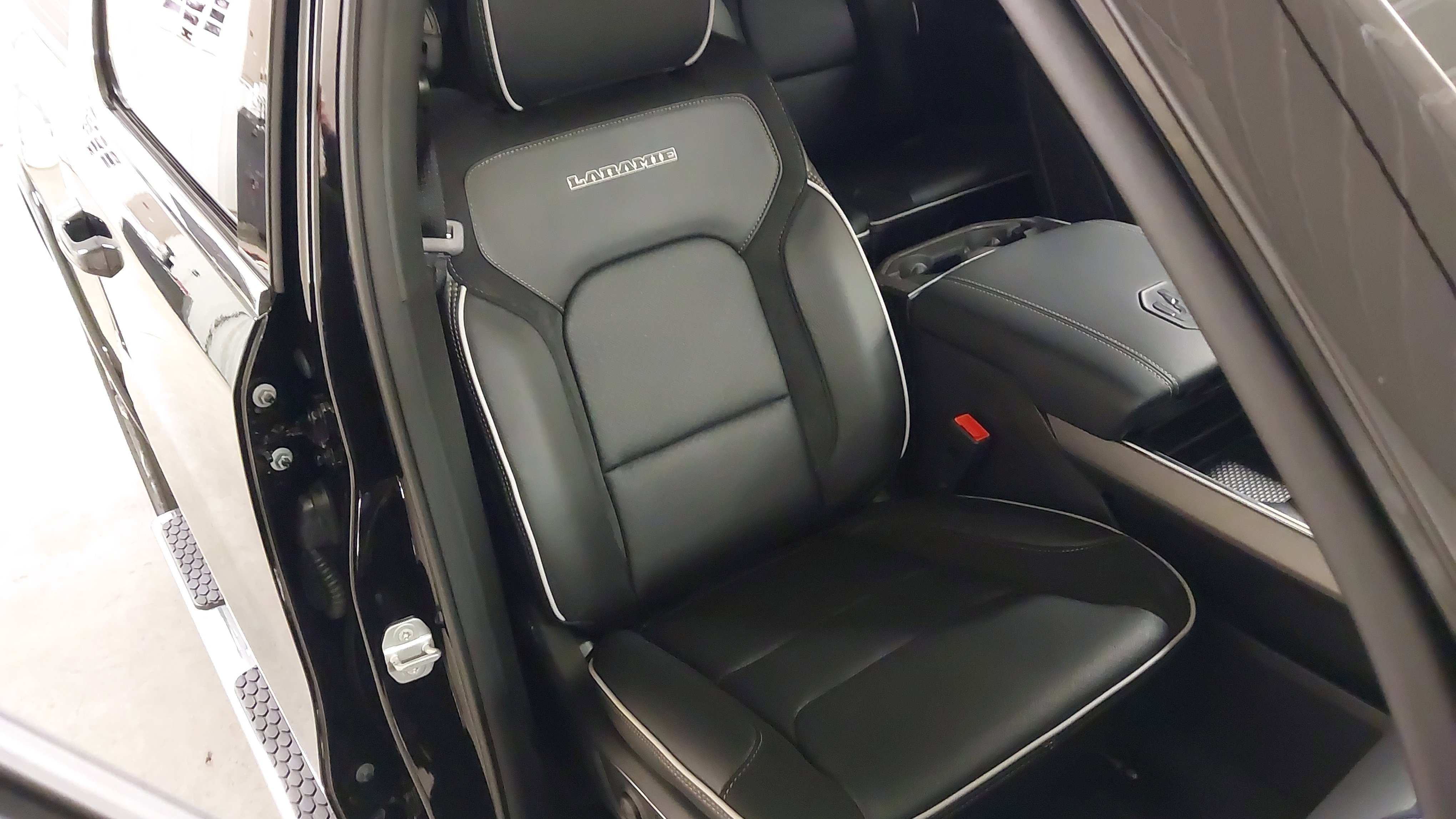 New 2026 RAM 1500 Laramie AWD/4WD image 27