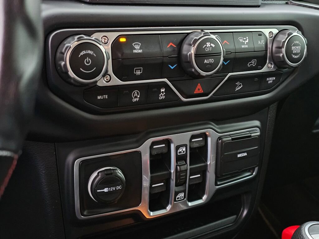 Used 2018 Jeep Wrangler Unlimited Sport S image 23