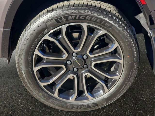 Used 2025 Land Rover Defender 110 image 34