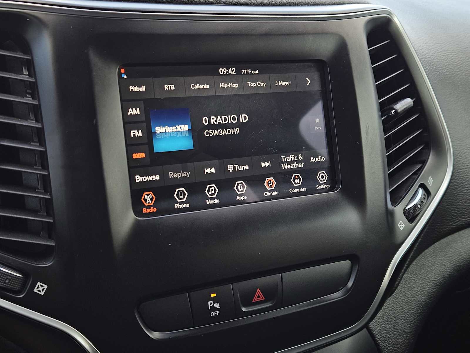 Used 2020 Jeep Cherokee Latitude Plus FWD image 16
