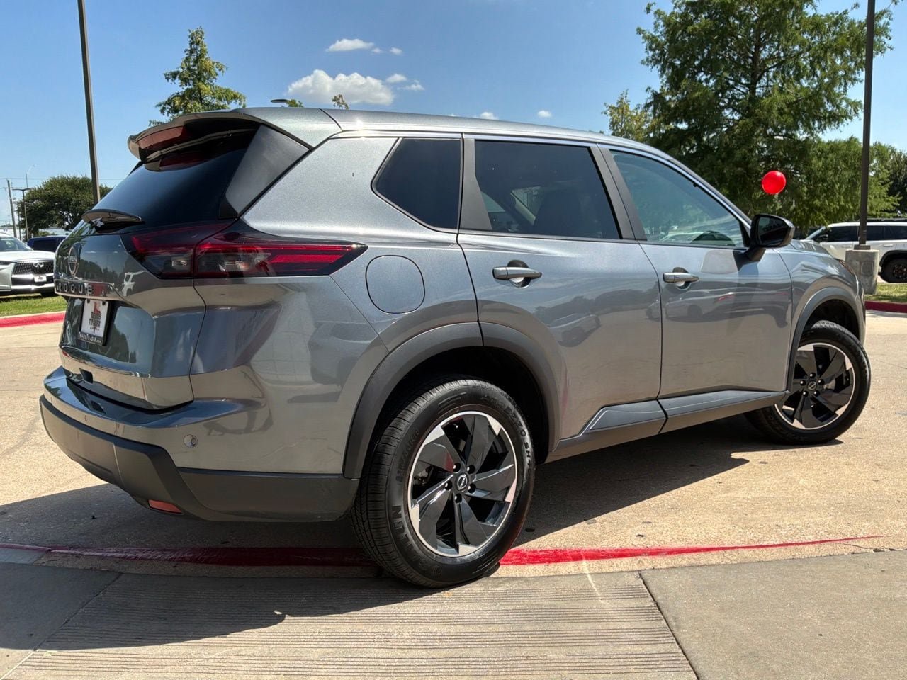 Used 2025 Nissan Rogue SV FWD image 6