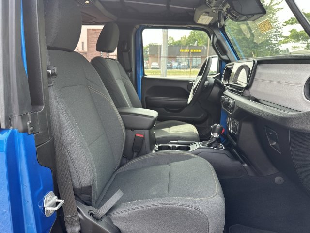 Used 2025 Jeep Wrangler Sport AWD/4WD image 27