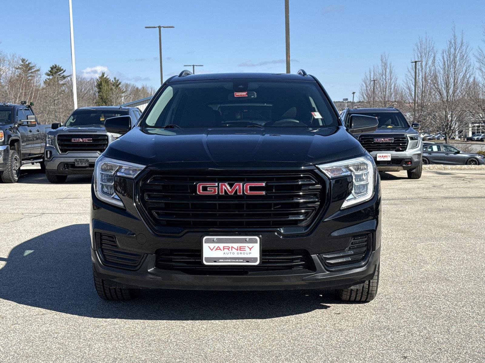 Used 2022 GMC Terrain SLE w/ Driver Convenience Package image 2