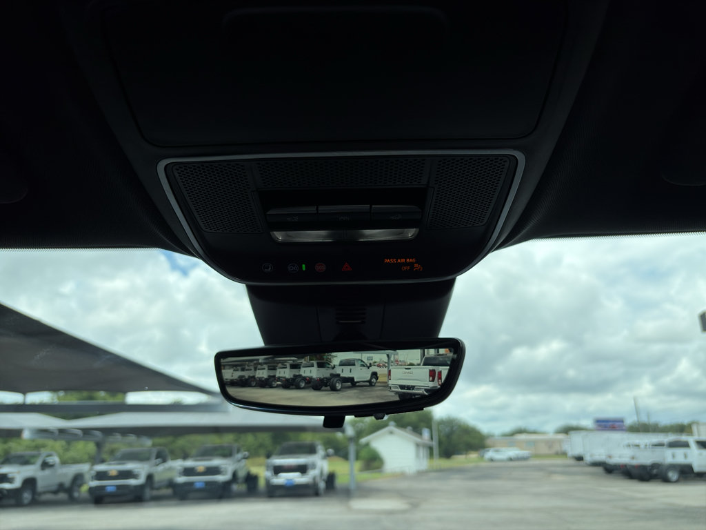 Used 2024 Chevrolet Traverse RS FWD image 25