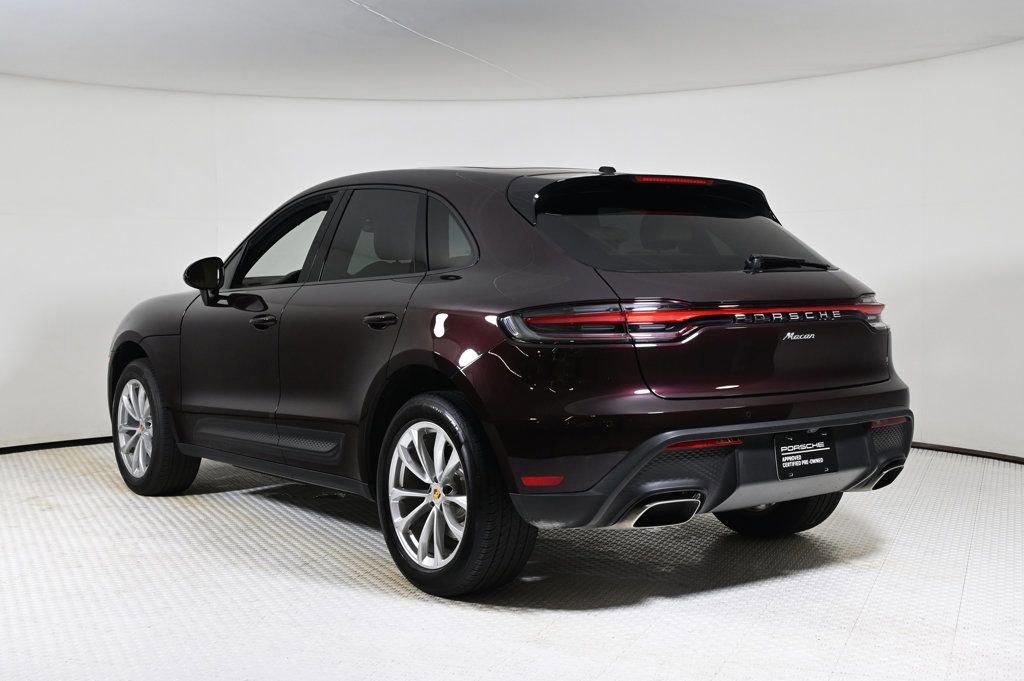 Certified 2024 Porsche Macan image 3