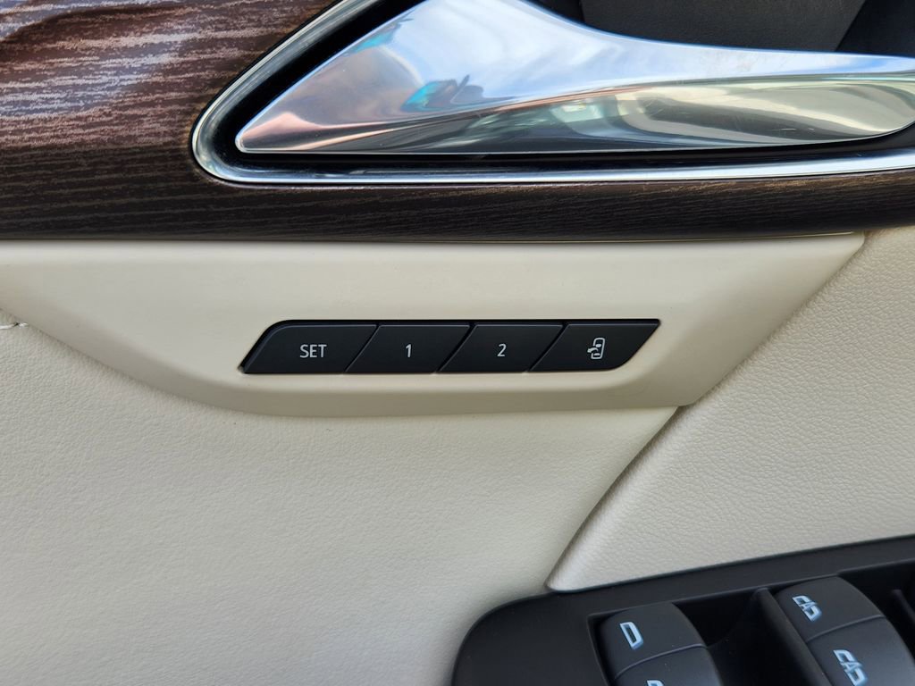 Used 2023 Buick Envision Avenir image 28