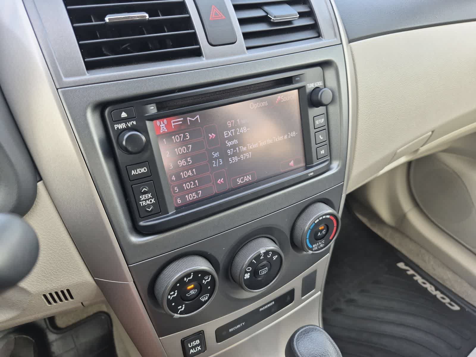 Used 2013 Toyota Corolla LE FWD image 26
