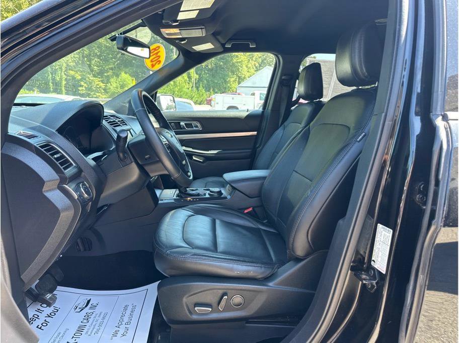 Used 2018 Ford Explorer XLT w/ Equipment Group 202A image 13