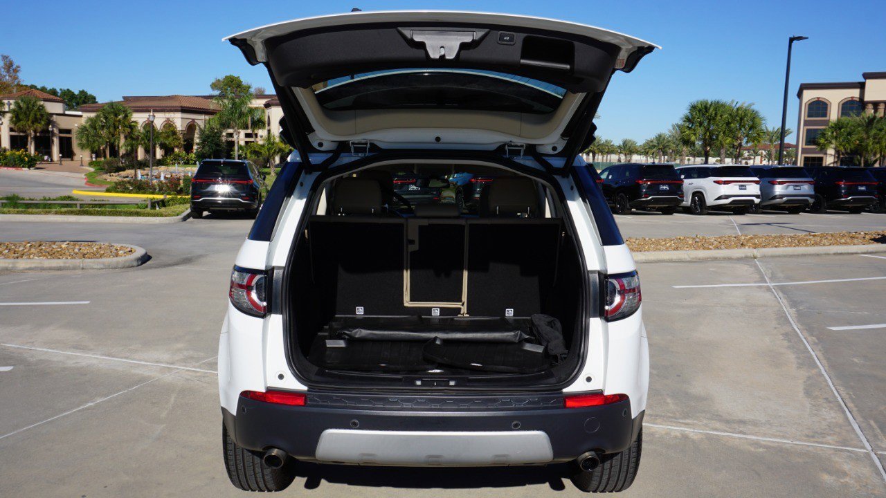 Used 2019 Land Rover Discovery Sport HSE image 32