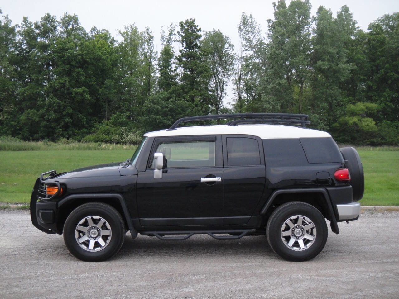 Used 2014 Toyota FJ Cruiser 2WD w/ Convenience Package image 11
