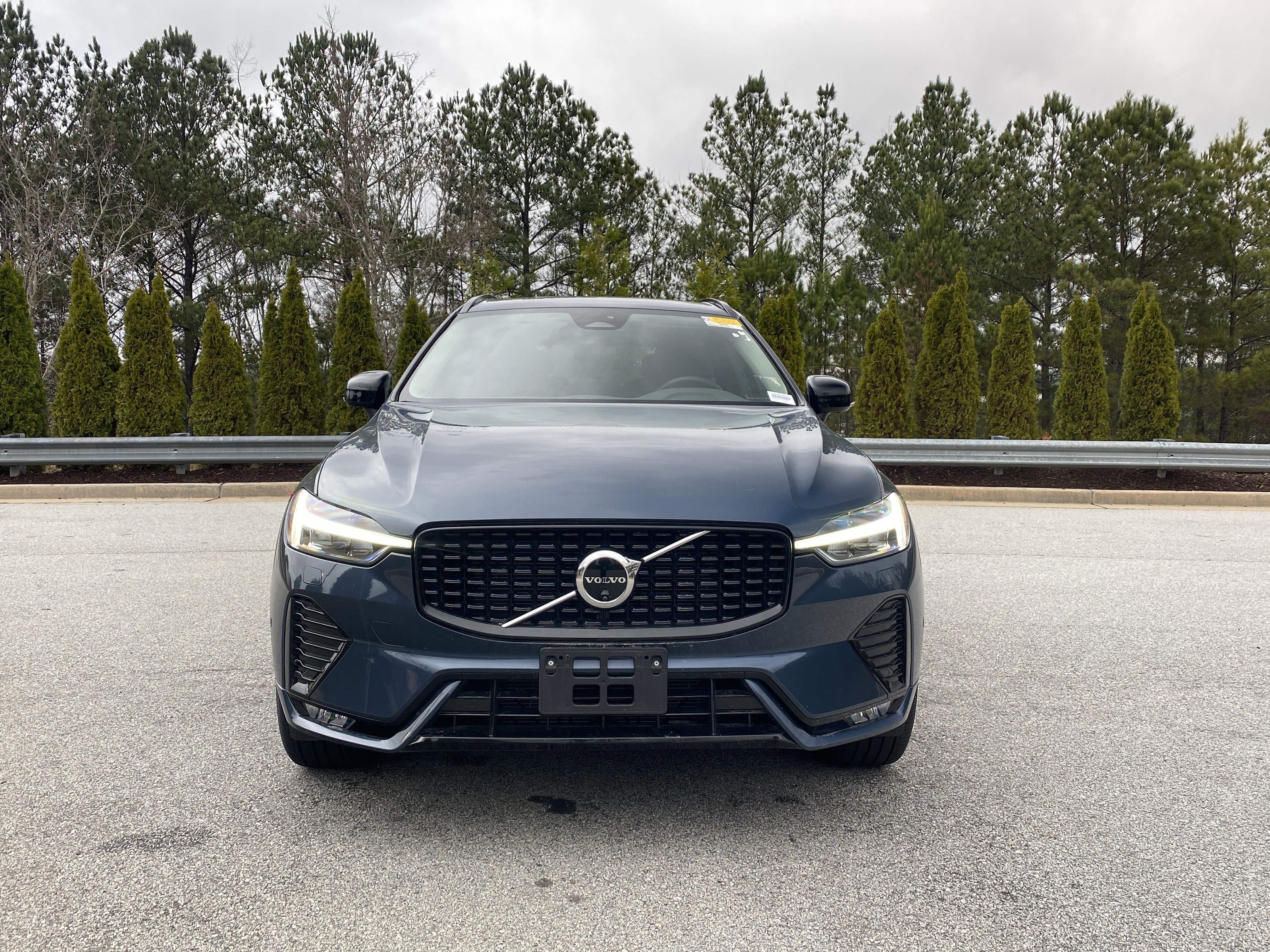 Used 2025 Volvo XC60 B5 Plus image 12