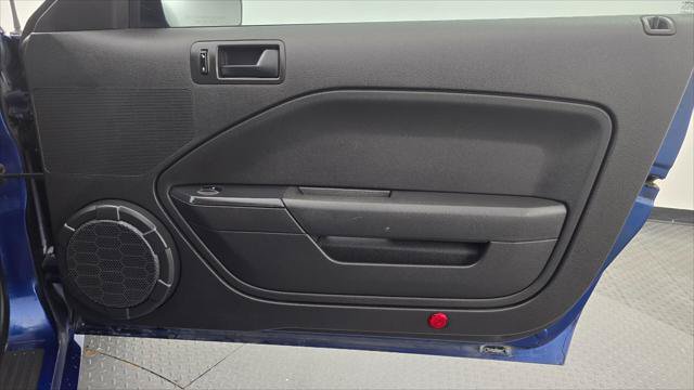 Used 2006 Ford Mustang GT RWD image 14